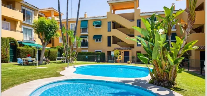 Sale of middle floor apartment in Guadalmina Baja 0