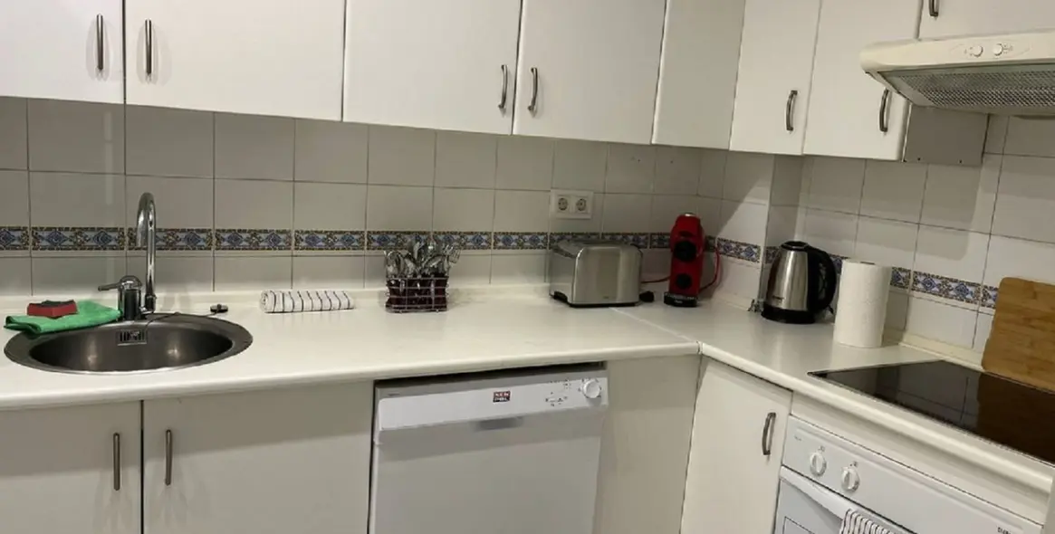 Sale of middle floor apartment in Guadalmina Baja 4