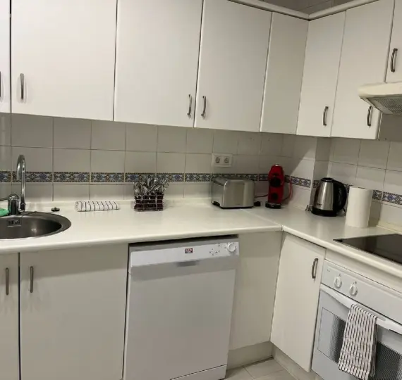 Sale of middle floor apartment in Guadalmina Baja