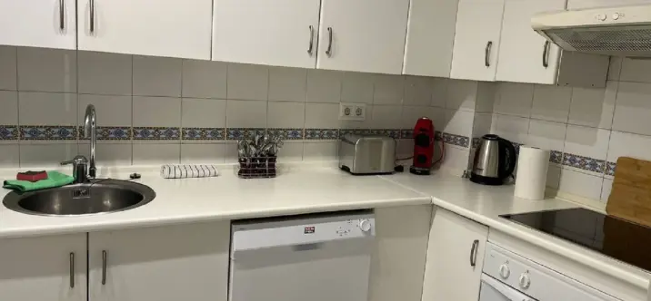 Sale of middle floor apartment in Guadalmina Baja 3