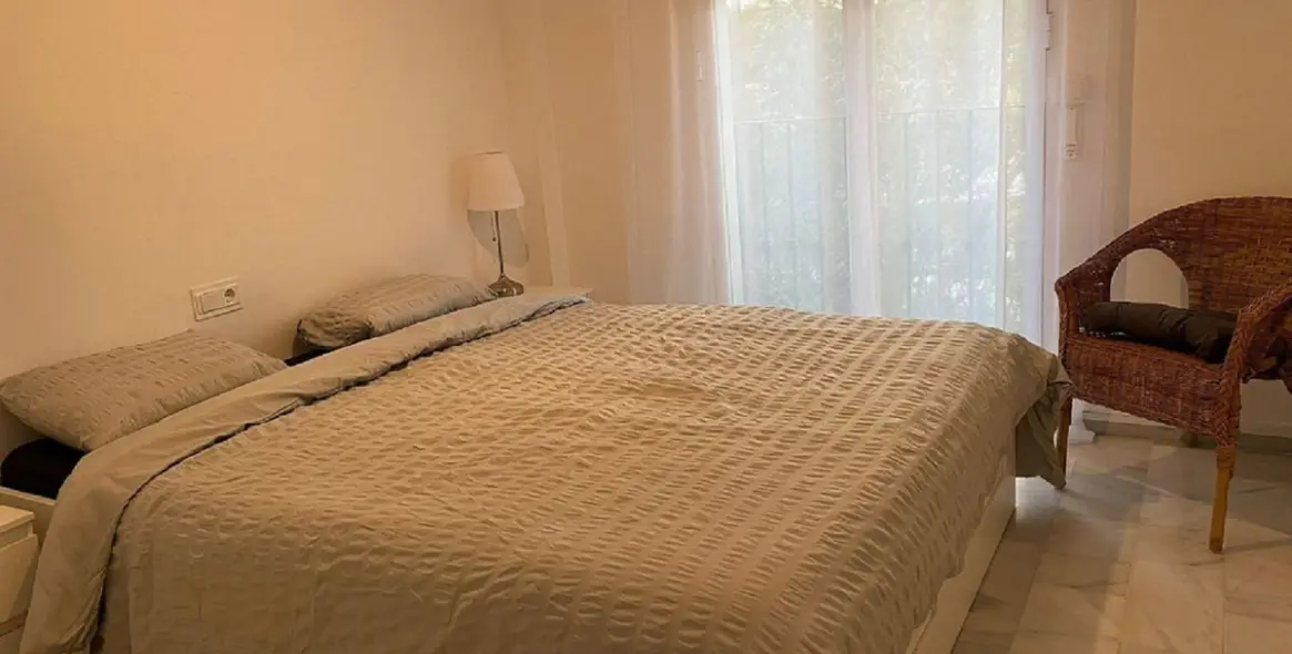 Sale of middle floor apartment in Guadalmina Baja 8