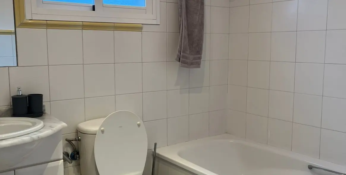 Sale of middle floor apartment in Guadalmina Baja 9