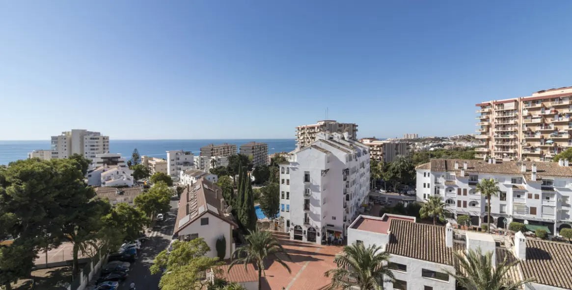 Продажа апартаментов на среднем этаже в Benalmadena Costa 2