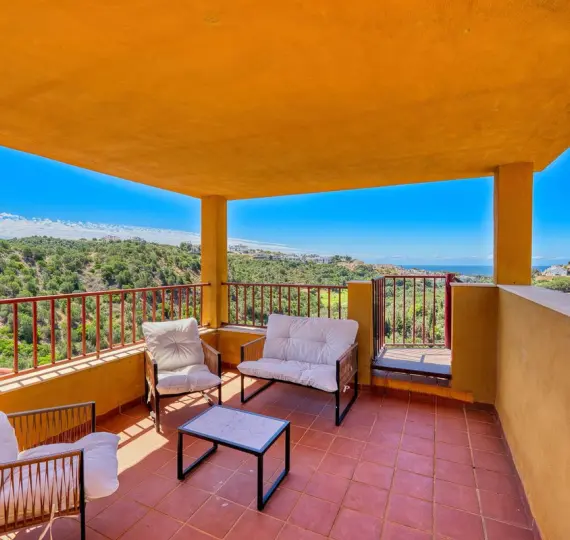 Sale of penthouse duplex in Elviria