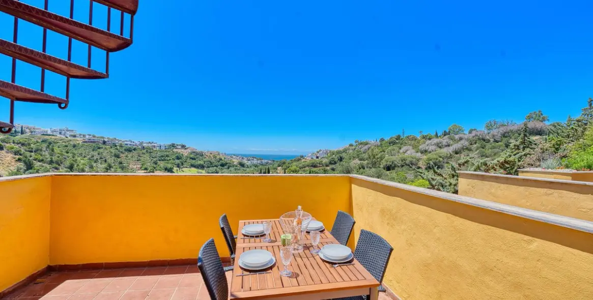 Sale of penthouse duplex in Elviria 2