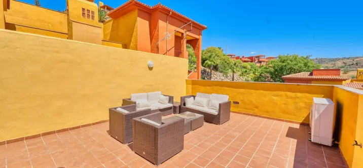 Sale of penthouse duplex in Elviria 2