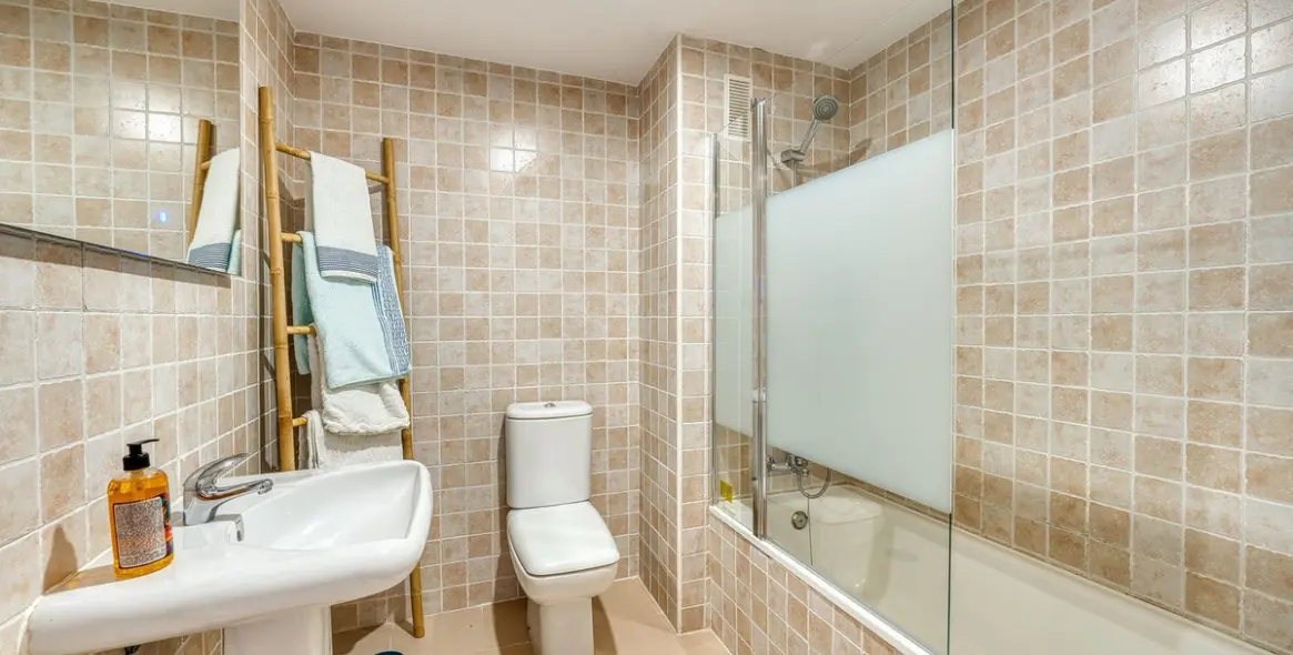 Sale of penthouse duplex in Elviria 9