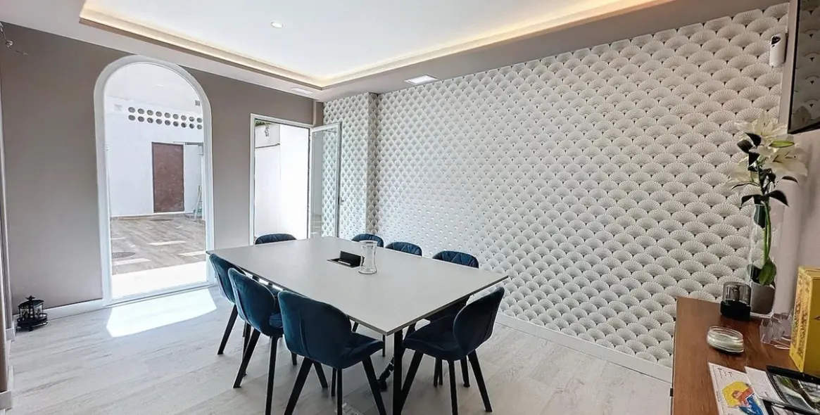 Продажа офиса в Estepona 1