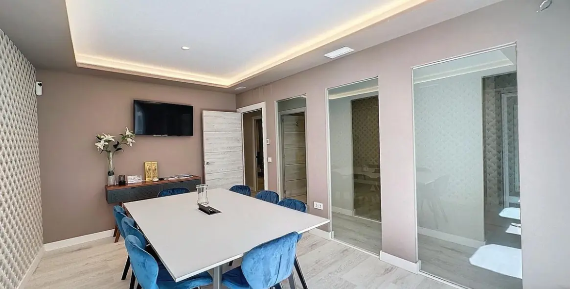 Продажа офиса в Estepona 2