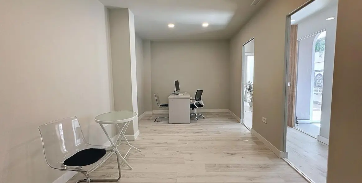 Продажа офиса в Estepona 6