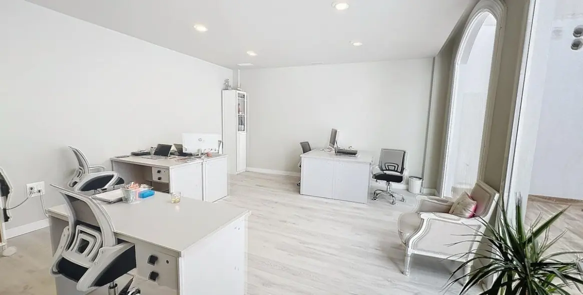Продажа офиса в Estepona 7