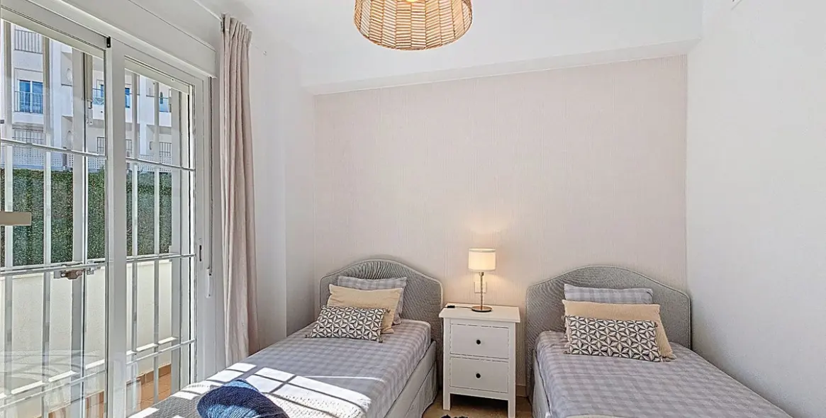 Продажа апартаментов на первом этаже в Manilva 20