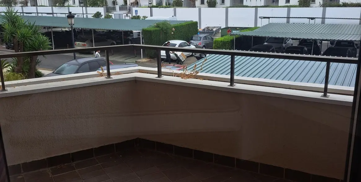 Sale of middle floor apartment in Atalaya 18