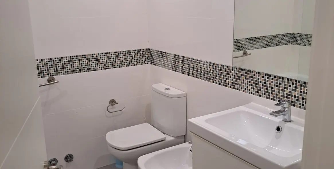 Sale of middle floor apartment in Estepona 22