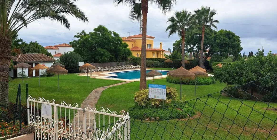 Sale of middle floor apartment in Estepona 24