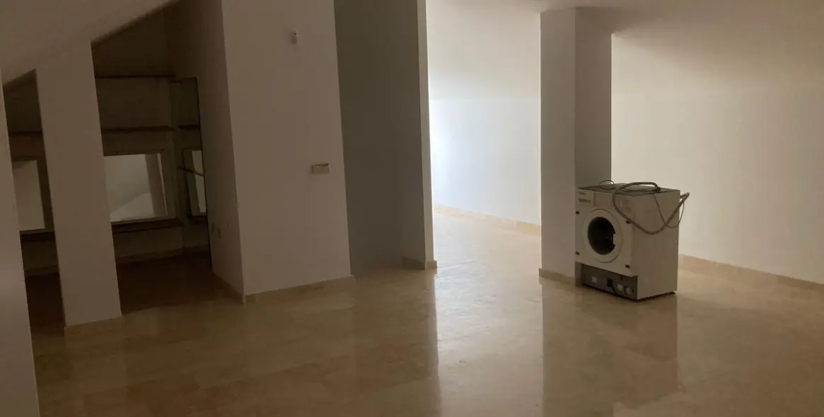 Продажа двухуровневых апартаментов в Cancelada 8