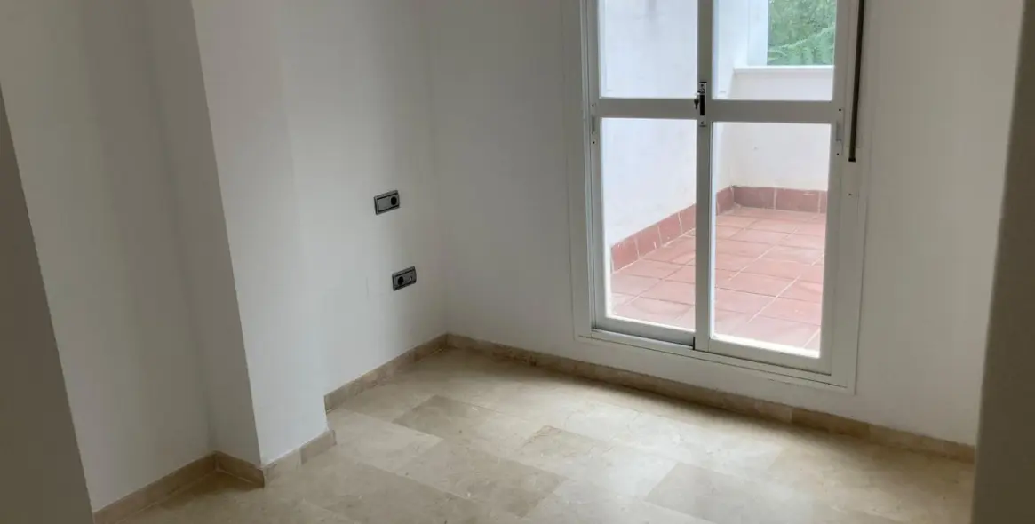 Продажа двухуровневых апартаментов в Cancelada 12