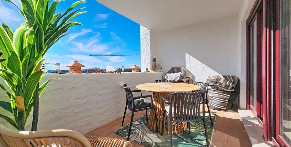 Продажа апартаментов на среднем этаже в Casares (район Casares) 1