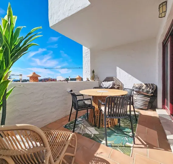 Апартаменты на среднем этаже R5221822