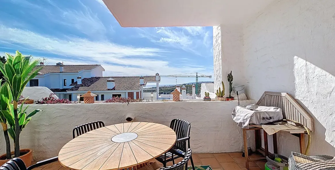 Продажа апартаментов на среднем этаже в Casares (район Casares) 2