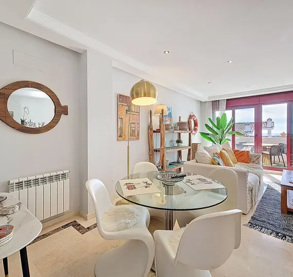 Апартаменты на среднем этаже R5221822