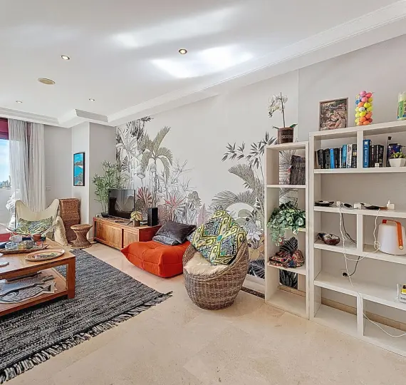 Апартаменты на среднем этаже R5221822