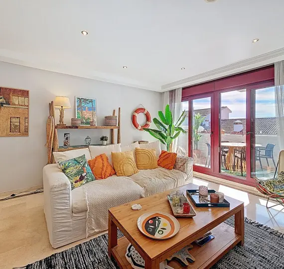 Апартаменты на среднем этаже R5221822