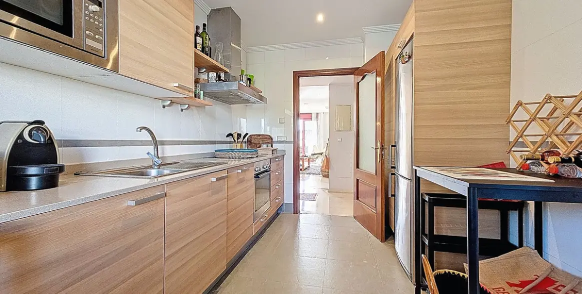 Продажа апартаментов на среднем этаже в Casares 11