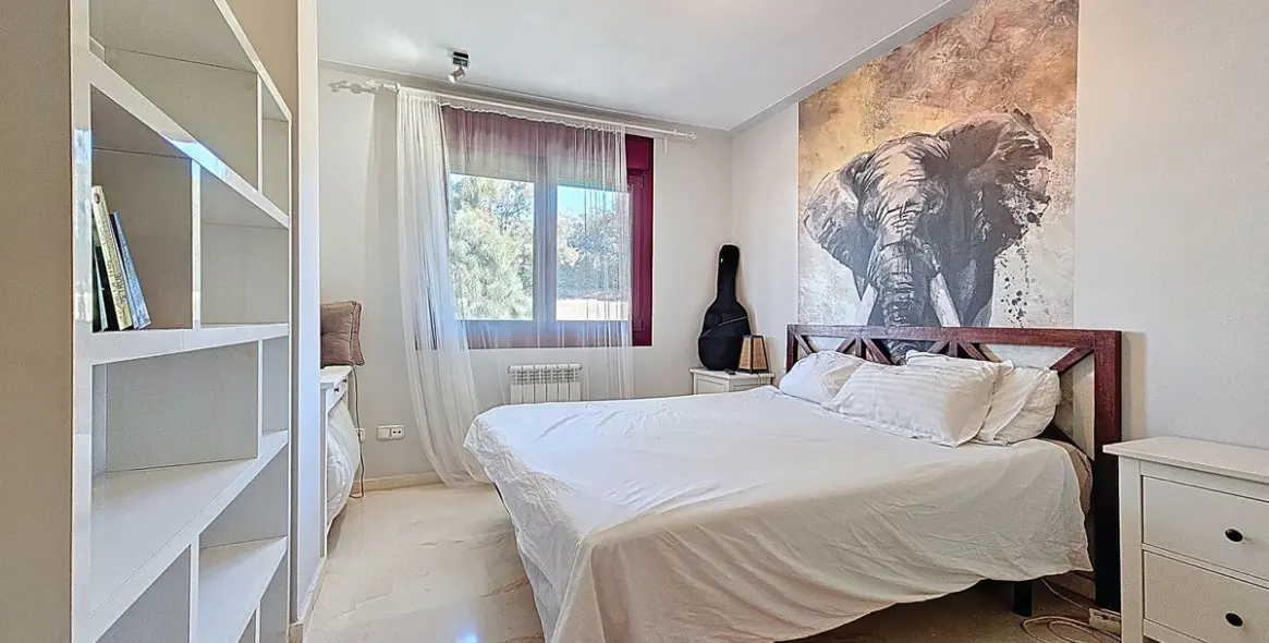 Продажа апартаментов на среднем этаже в Casares 12