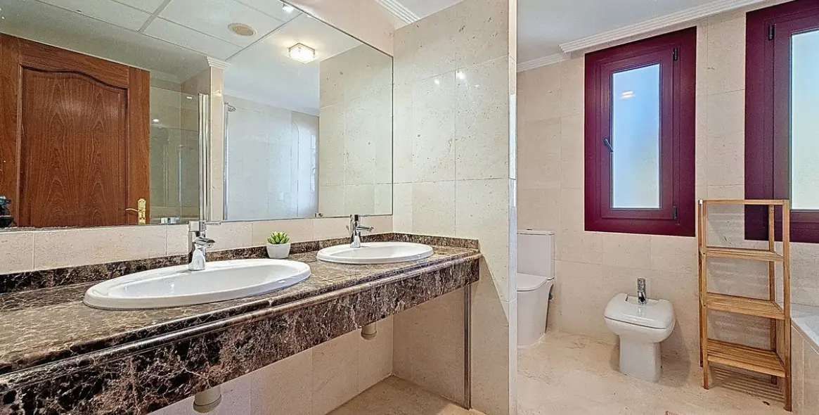 Продажа апартаментов на среднем этаже в Casares 14