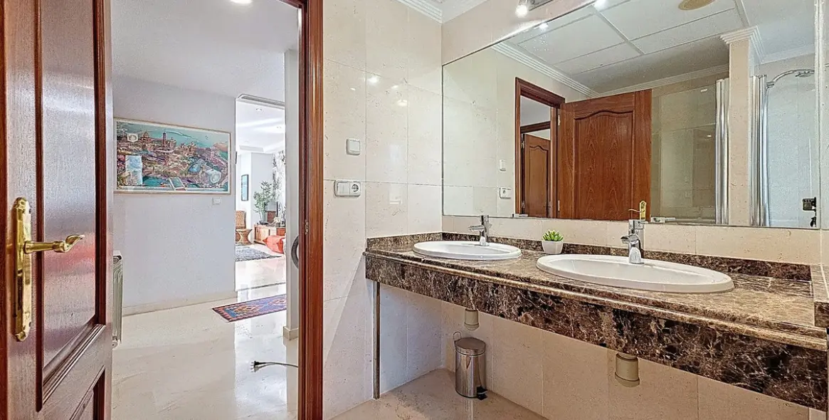 Продажа апартаментов на среднем этаже в Casares 16