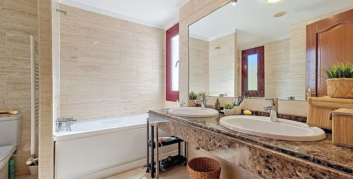 Продажа апартаментов на среднем этаже в Casares 20