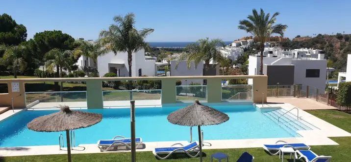 Venta de apartamento en planta baja en Estepona 0