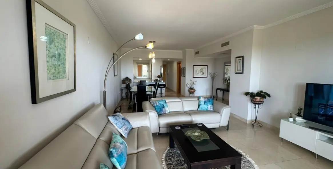 Sale of ground floor apartment in Estepona 2