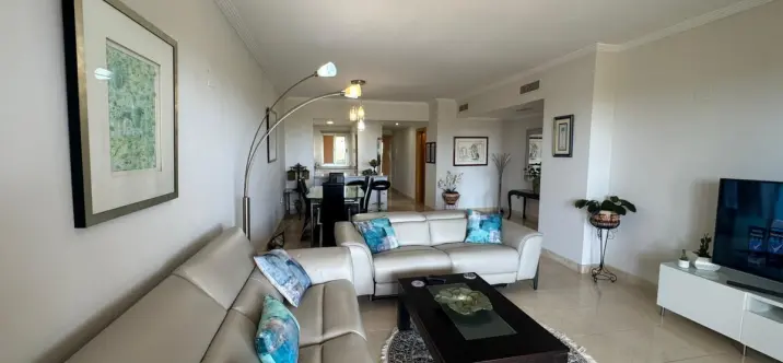 Venta de apartamento en planta baja en Estepona 1