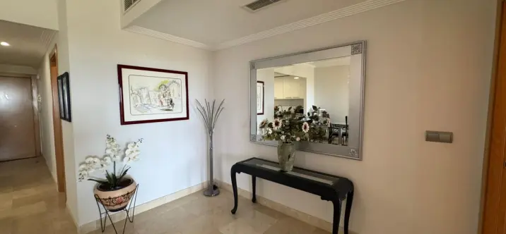 Venta de apartamento en planta baja en Estepona 2