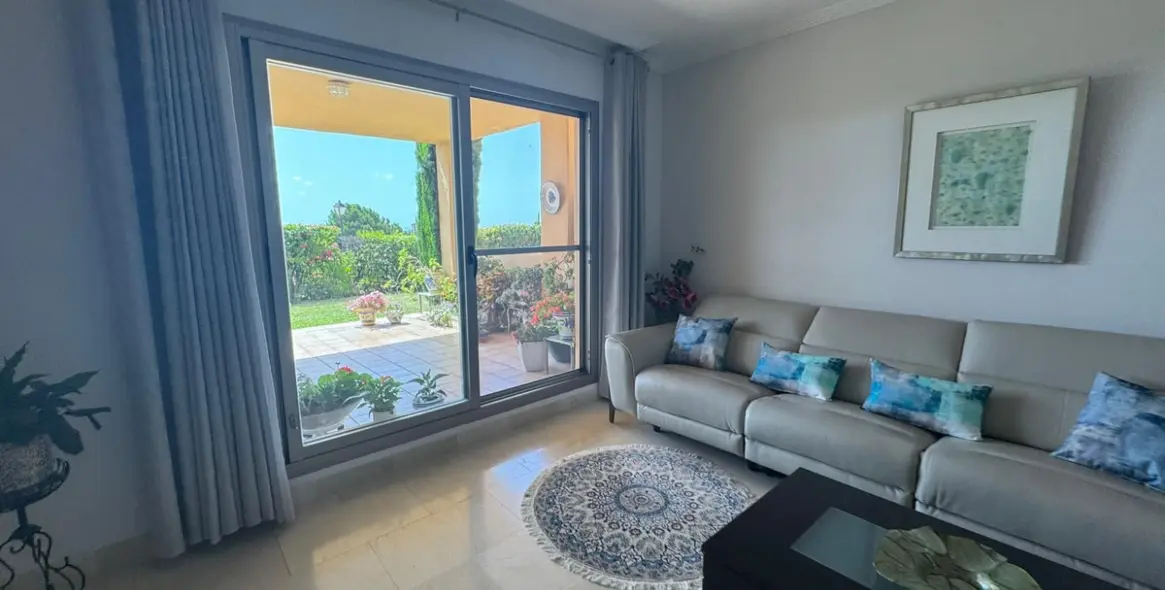Sale of ground floor apartment in Estepona 10