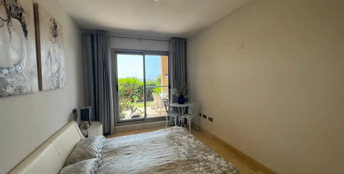 Sale of ground floor apartment in Estepona 13