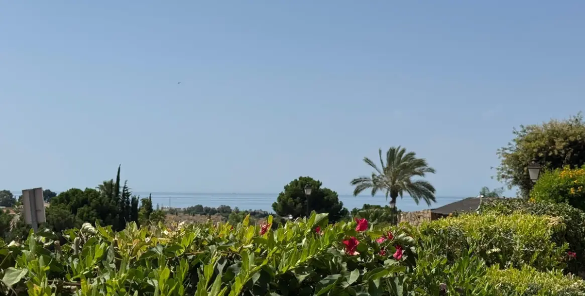 Sale of ground floor apartment in Estepona 14