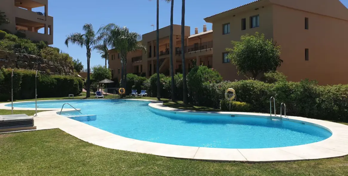 Sale of ground floor apartment in Estepona 15