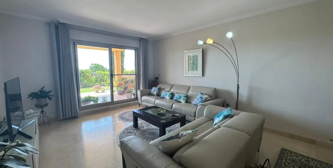 Sale of ground floor apartment in Estepona 16
