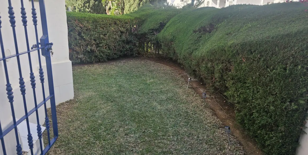 Sale of ground floor apartment in Calahonda 2