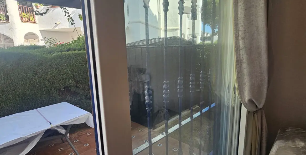 Sale of ground floor apartment in Calahonda 13