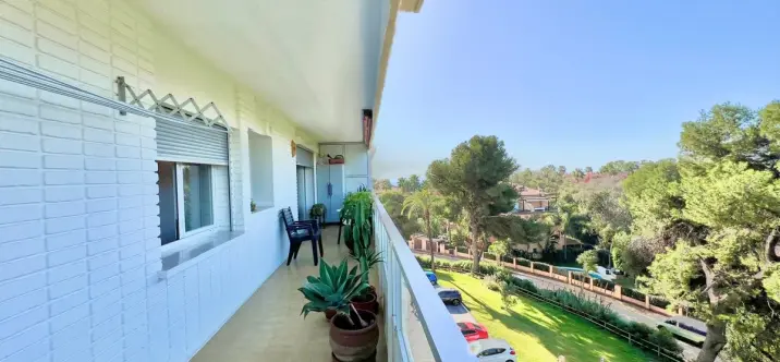 Sale of middle floor apartment in Las Chapas 0