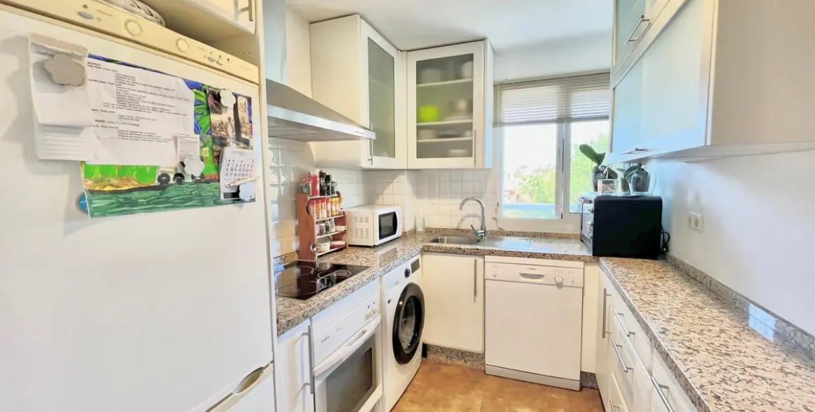 Sale of middle floor apartment in Las Chapas 5