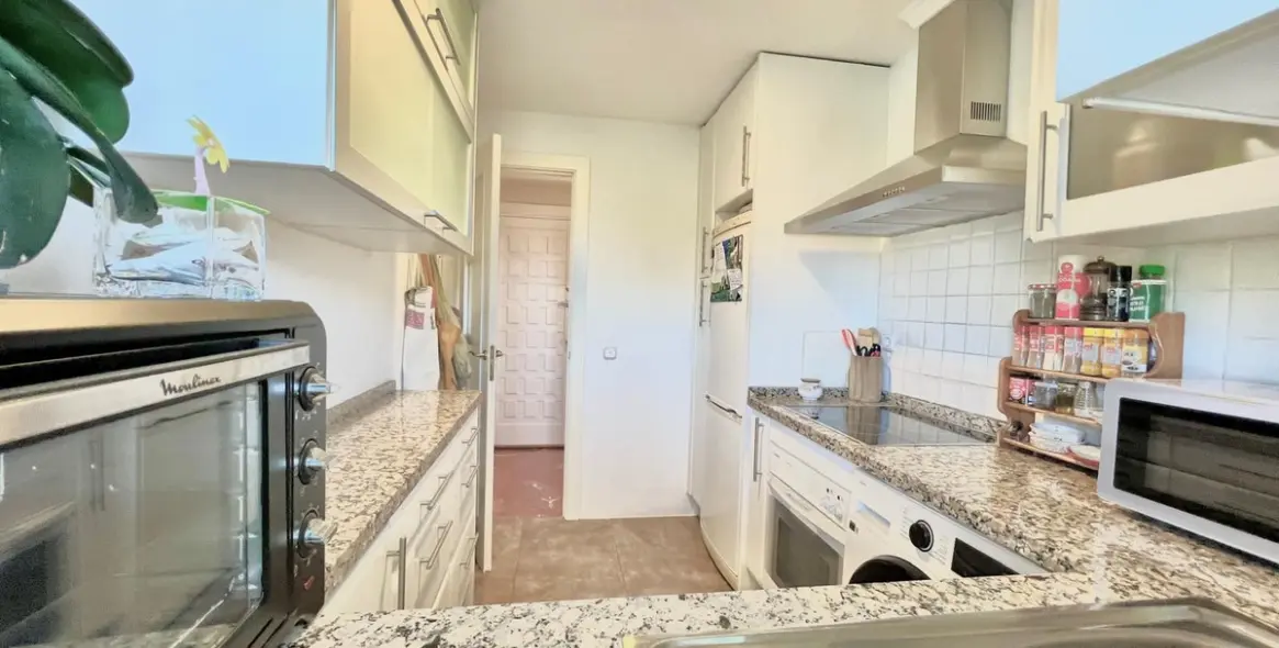 Sale of middle floor apartment in Las Chapas 6