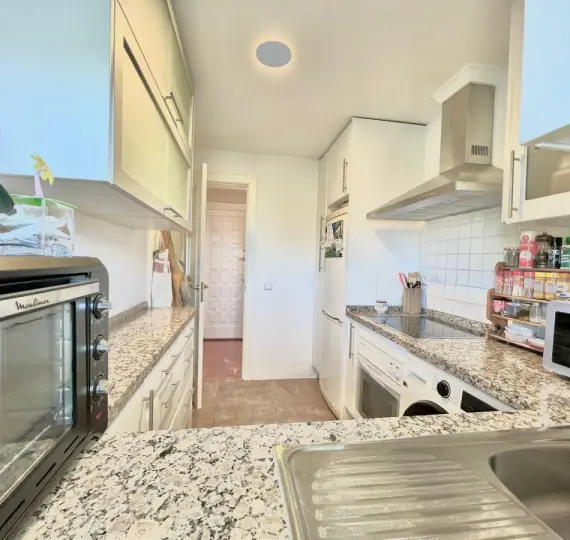 Sale of middle floor apartment in Las Chapas