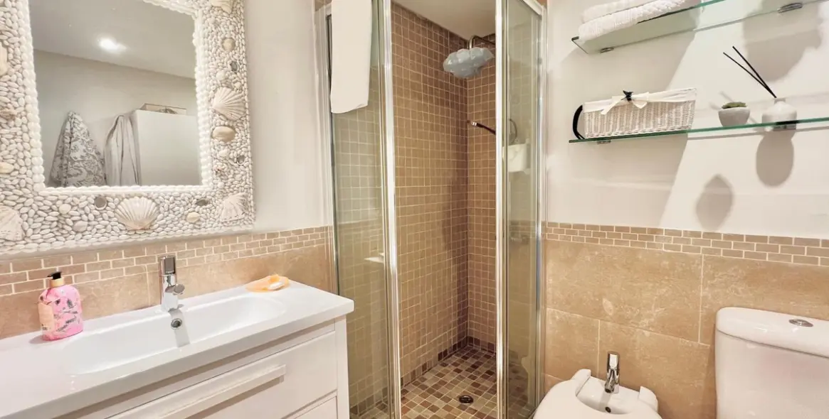 Sale of middle floor apartment in Las Chapas 17