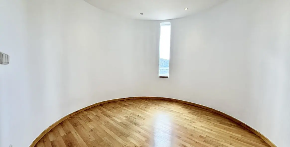 Venta de oficina en Puerto Banús 2