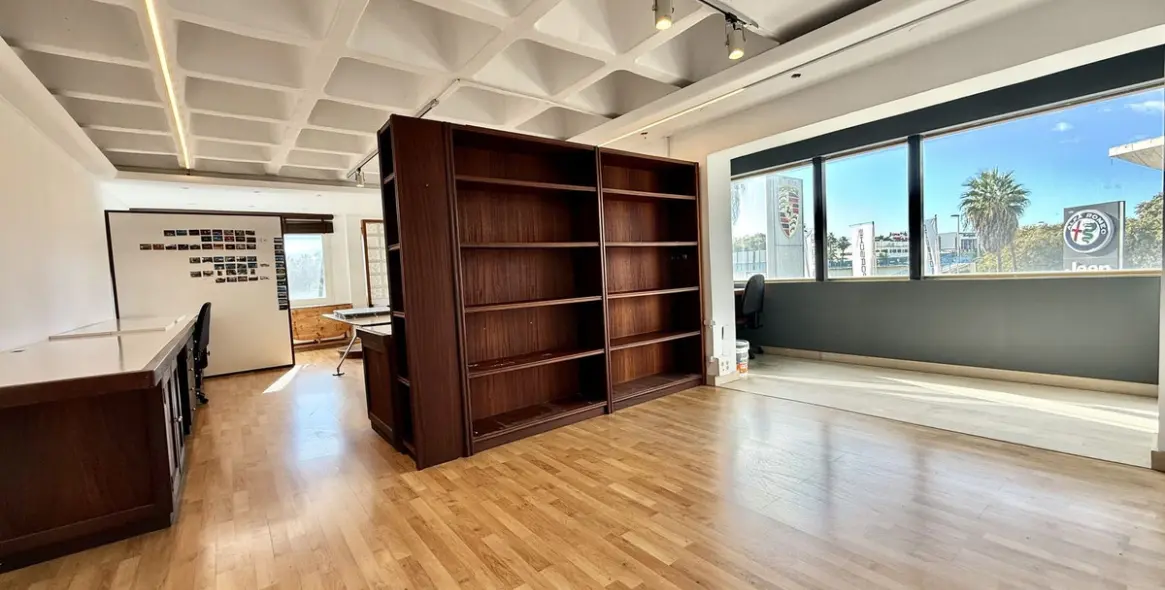 Venta de oficina en Puerto Banús 6